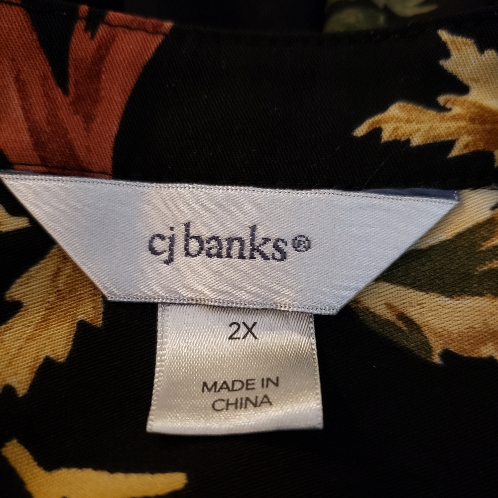 CJ Banks Black Floral Top Size 2X - Picture 5 of 7